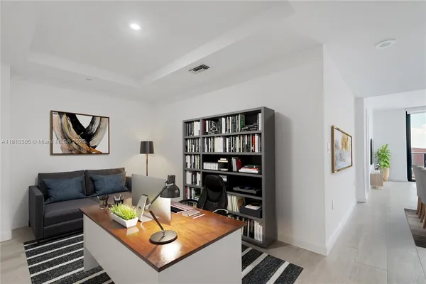 $590,000 | 45 Southwest 9th Street, Unit 2105, Miami, FL 33130