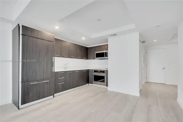 $590,000 | 45 Southwest 9th Street, Unit 2105, Miami, FL 33130