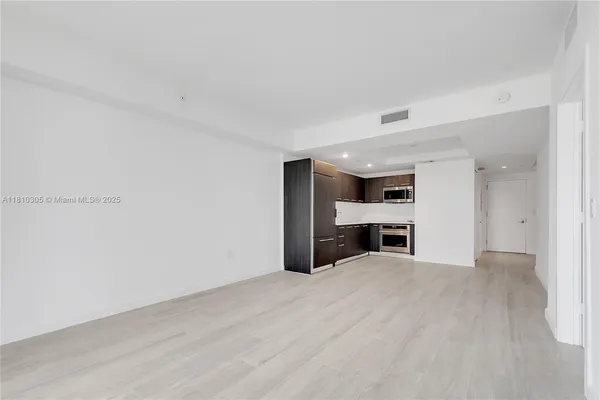 $590,000 | 45 Southwest 9th Street, Unit 2105, Miami, FL 33130