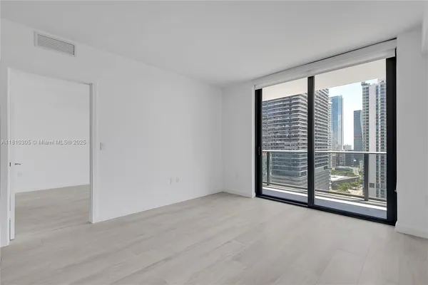 $590,000 | 45 Southwest 9th Street, Unit 2105, Miami, FL 33130