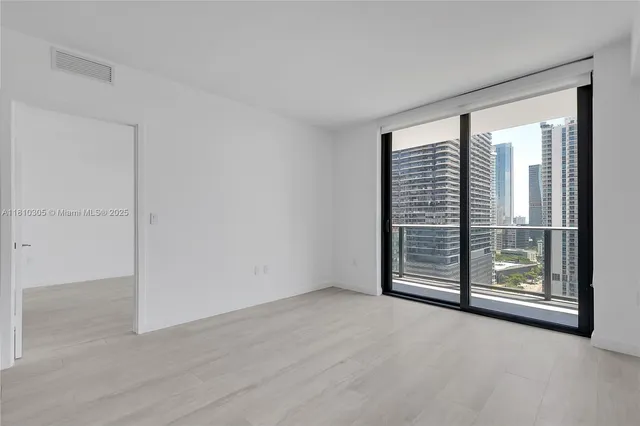 $599,000 | 45 Southwest 9th Street, Unit 2105, Miami, FL 33130