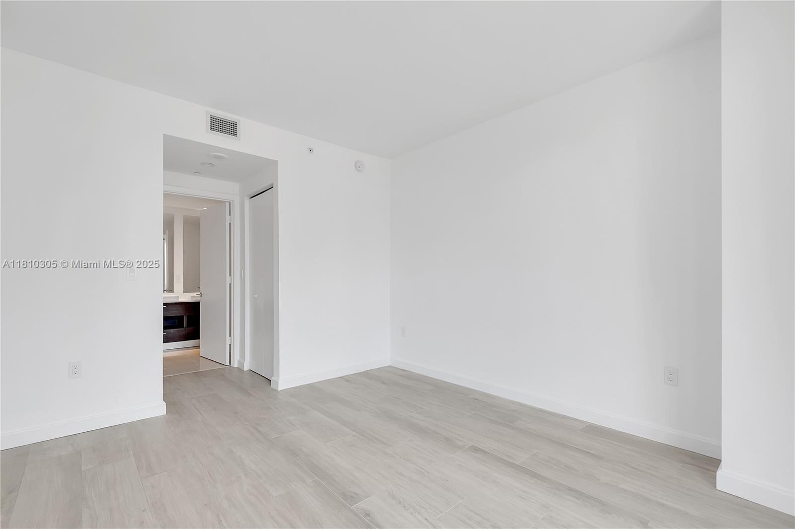 45 Southwest 9th Street, Unit 2105 Miami, FL 33130 - Photo 9 of 27 Bedroom