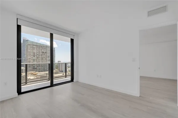 $590,000 | 45 Southwest 9th Street, Unit 2105, Miami, FL 33130