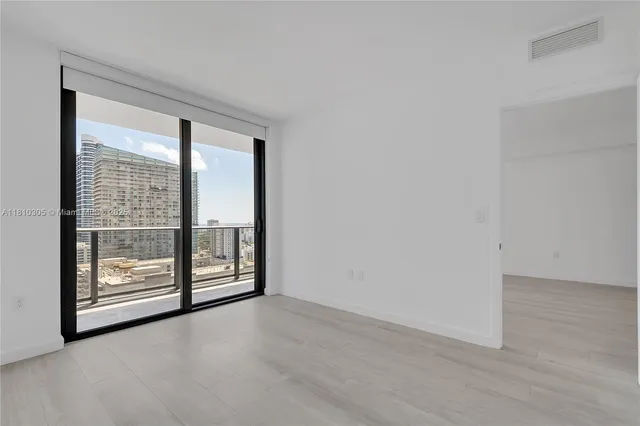 $599,000 | 45 Southwest 9th Street, Unit 2105, Miami, FL 33130