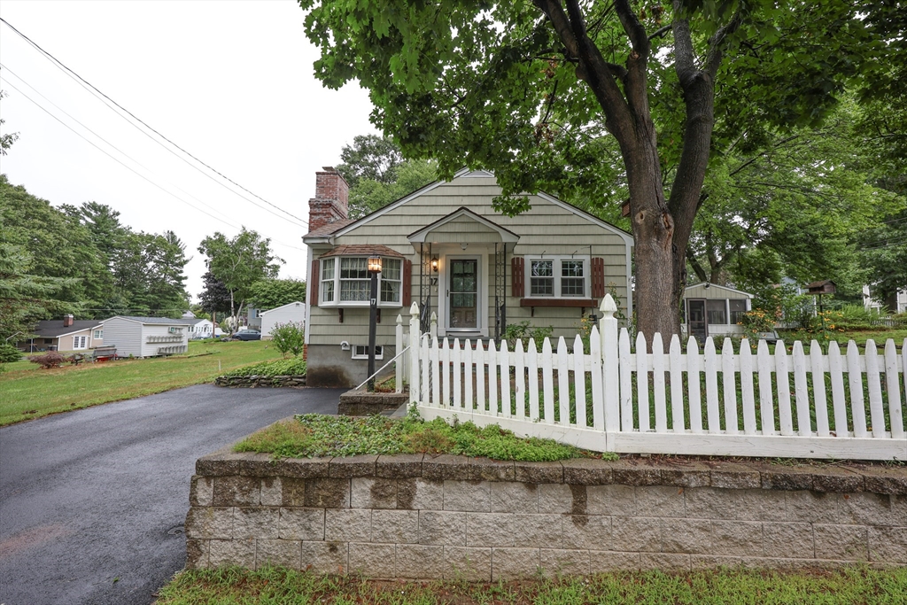 17 Poplar Road Westford, MA 01886 - Photo 3 of 39 Gallery Image 3