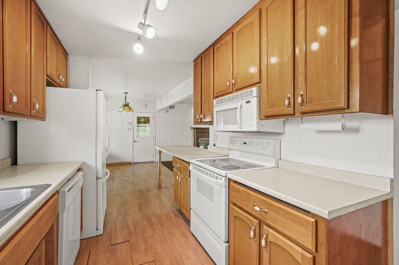 3331 Taylor Road Loomis, CA 95650 - Photo 12 of 97 a kitchen with a sink stove and refrigerator