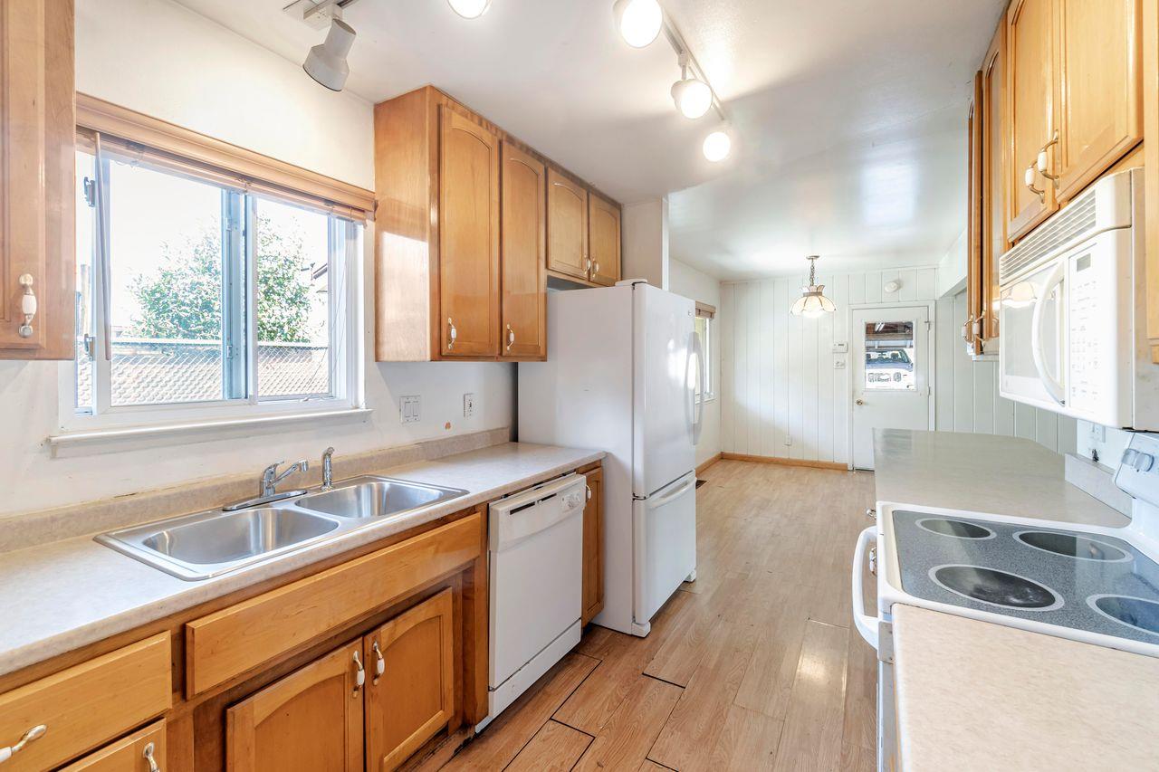 3331 Taylor Road Loomis, CA 95650 - Photo 60 of 97 a kitchen with stainless steel appliances granite countertop a sink stove and refrigerator