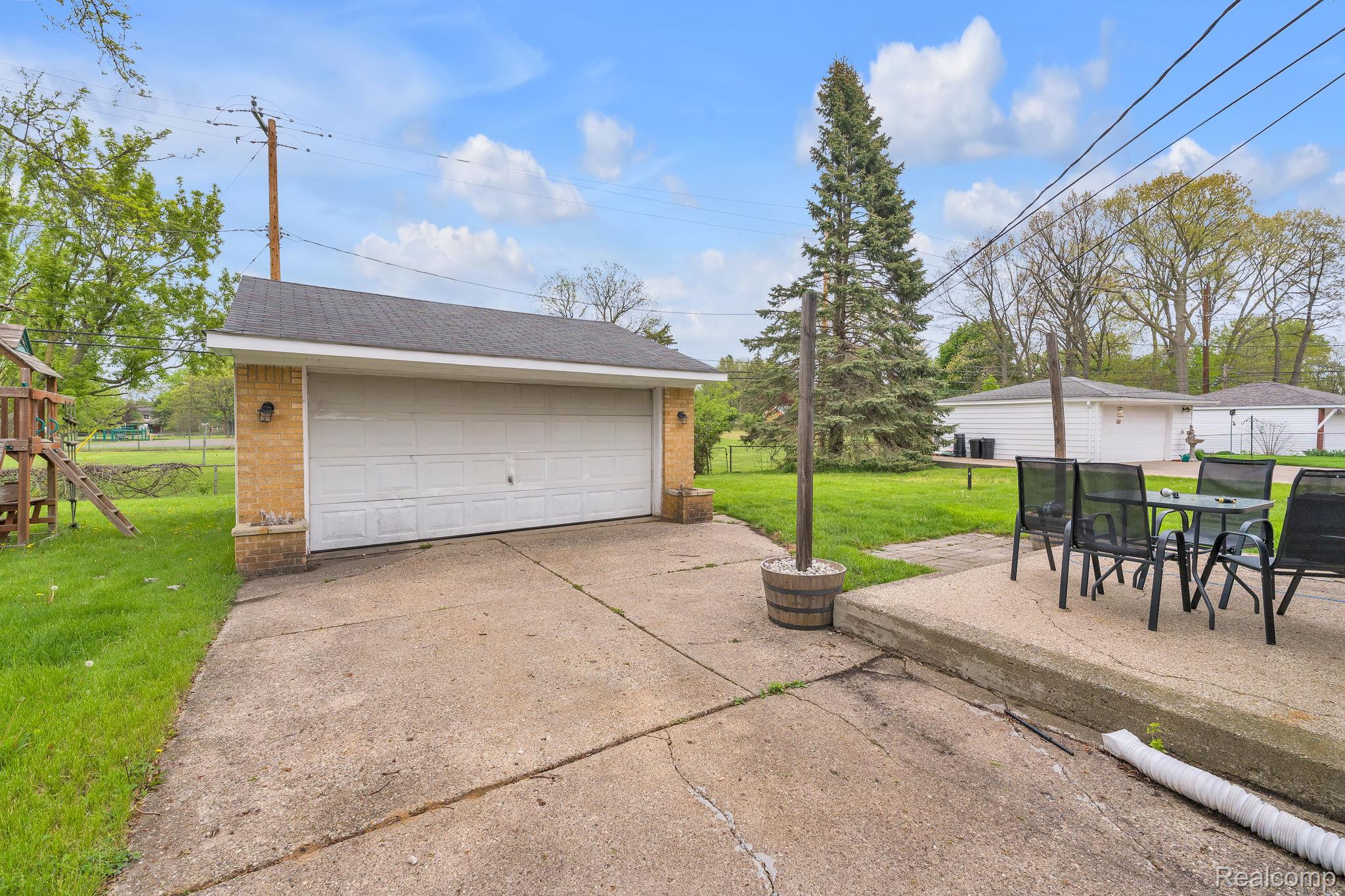 37022 Pinewood Road Wayne, MI 48184 - Photo 26 of 30 View of detached garage