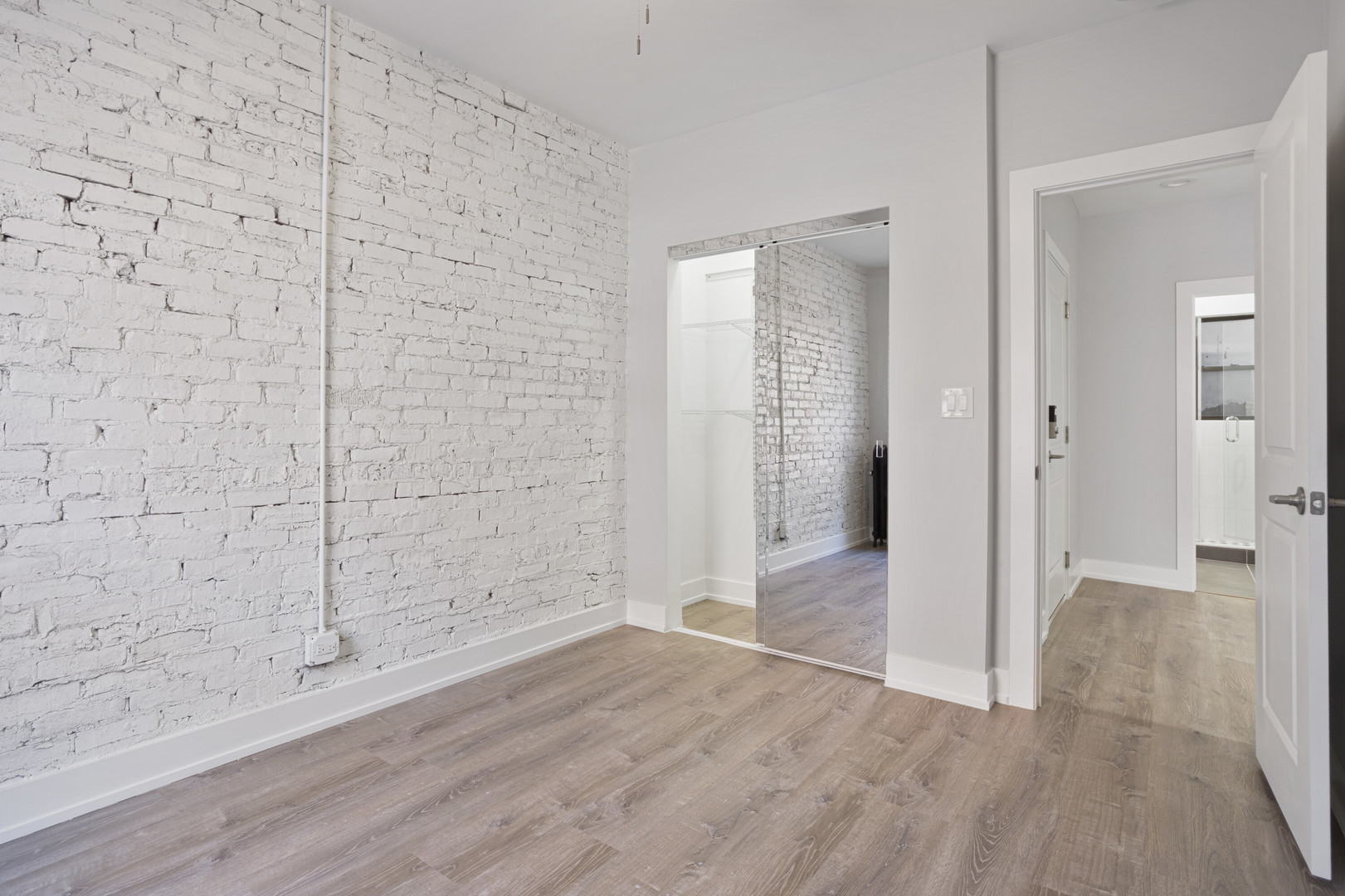 1708 West Juneway Terrace, Unit 2J Chicago, IL 60626 - Photo 8 of 13 a view of a bathroom with wooden floor