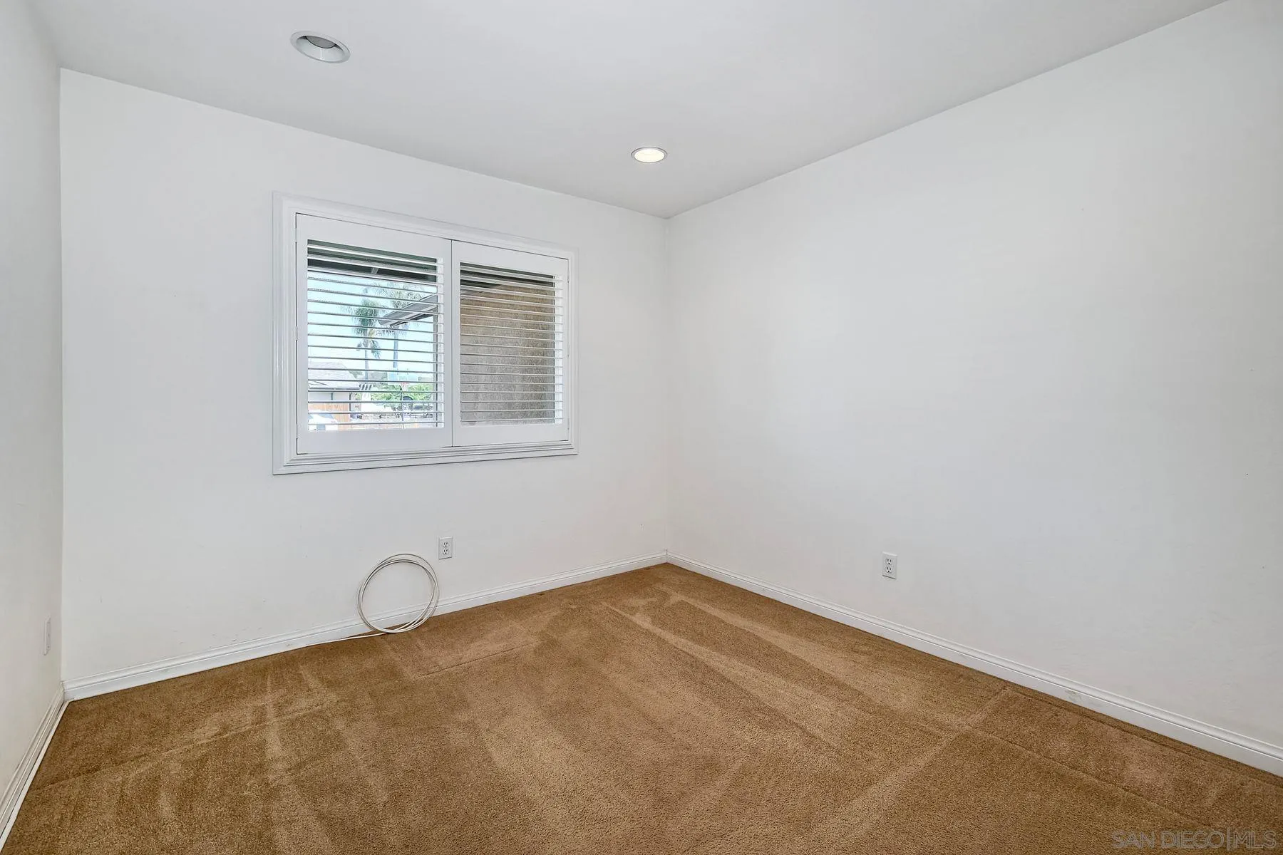 8850 Ellsworth Circle Santee, CA 92071 - Photo 20 of 29 a view of a livingroom with a window