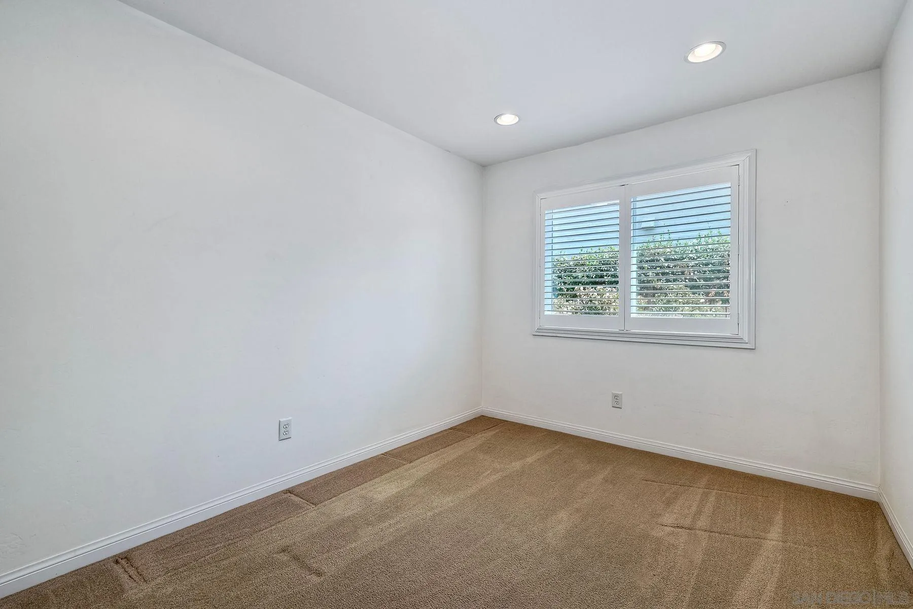 8850 Ellsworth Circle Santee, CA 92071 - Photo 22 of 29 an empty room with a window