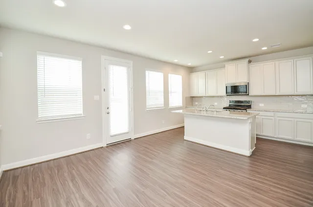 $2,650 | 9821 Prairie Garden Lane, Houston, TX 77080