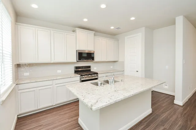 $2,650 | 9821 Prairie Garden Lane, Houston, TX 77080