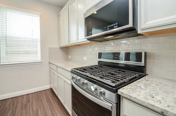 $2,550 | 9821 Prairie Garden Lane, Houston, TX 77080