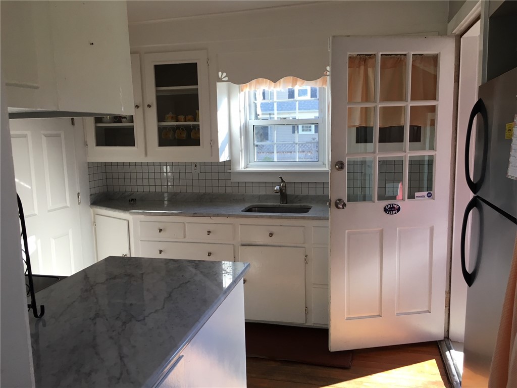 124 Beach Road Bristol, RI 02809 - Photo 9 of 20