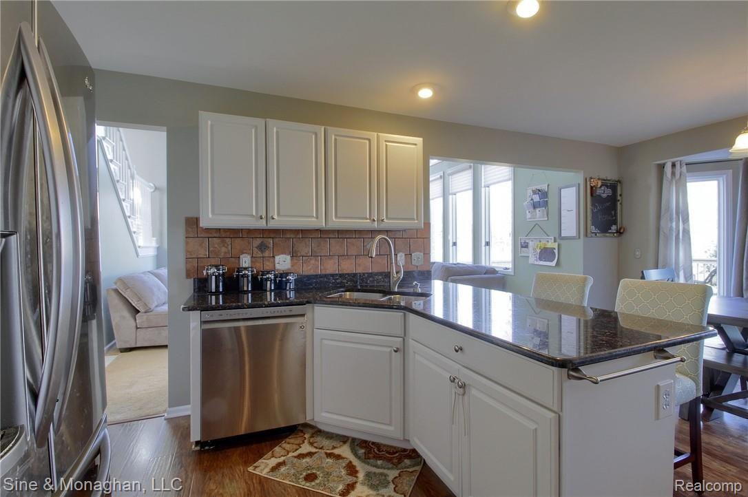 52075 Lillian Road New Baltimore, MI 48047 - Photo 10 of 34 8-Kitchen 3rd View.jpg
