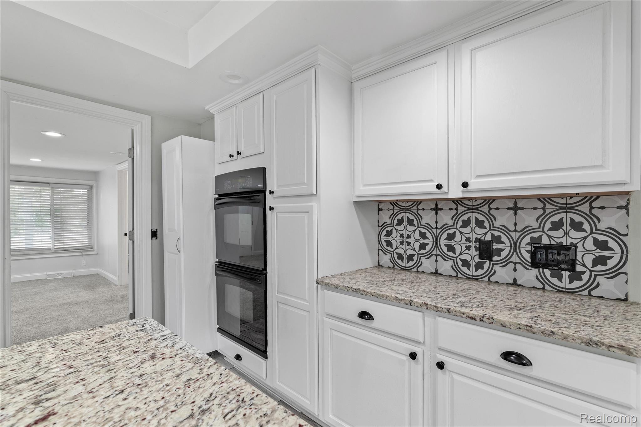 3371 York Road Rochester, MI 48309 - Photo 15 of 38 3371 York St-15.jpg