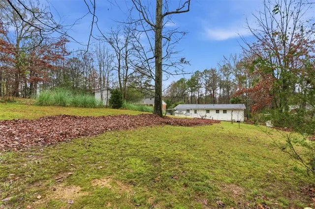 a view of a house with a yard