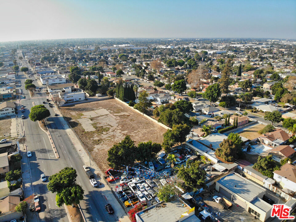 1005 Rosecrans Avenue Compton, CA 90221 - Photo 15 of 15 an aerial view of residential houses with outdoor space