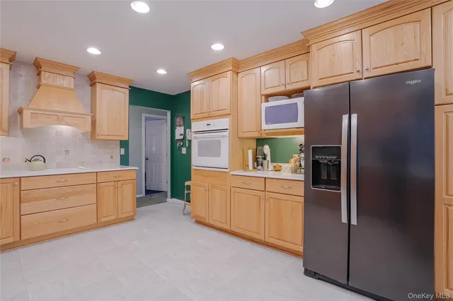 $589,000 | 13 Edna Drive, Hyde Park, NY 12538