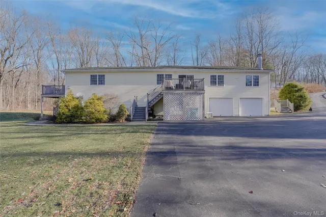 $589,000 | 13 Edna Drive, Hyde Park, NY 12538