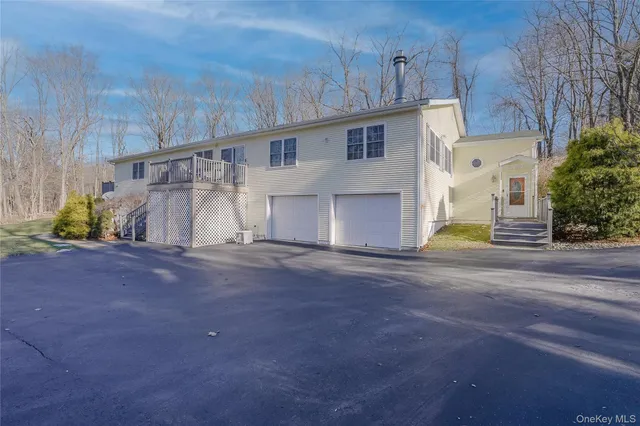 $589,000 | 13 Edna Drive, Hyde Park, NY 12538