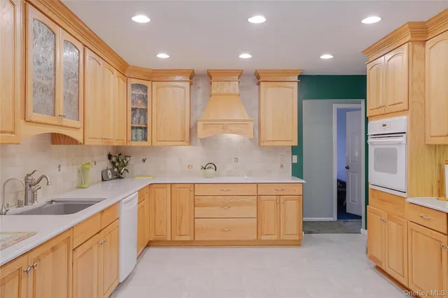 $589,000 | 13 Edna Drive, Hyde Park, NY 12538