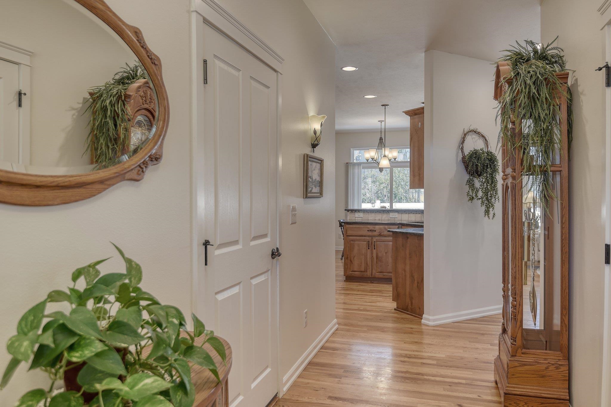 404 South Rees Road Spokane Valley, WA 99216 - Photo 4 of 38 Gallery Image 4