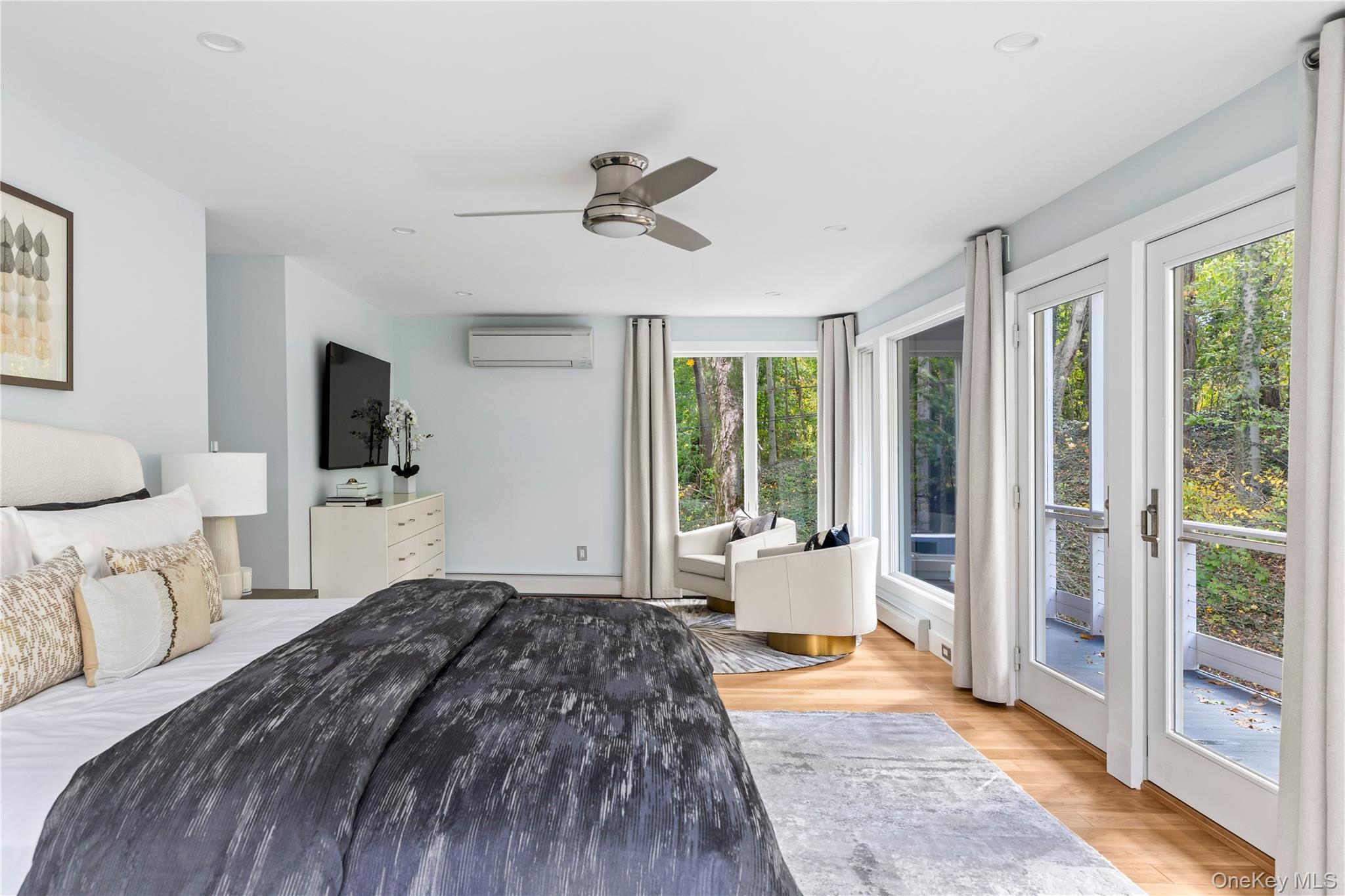 25 Wood Road Sands Point, NY 11050 - Photo 19 of 33 a bedroom with a large bed and a flat tv