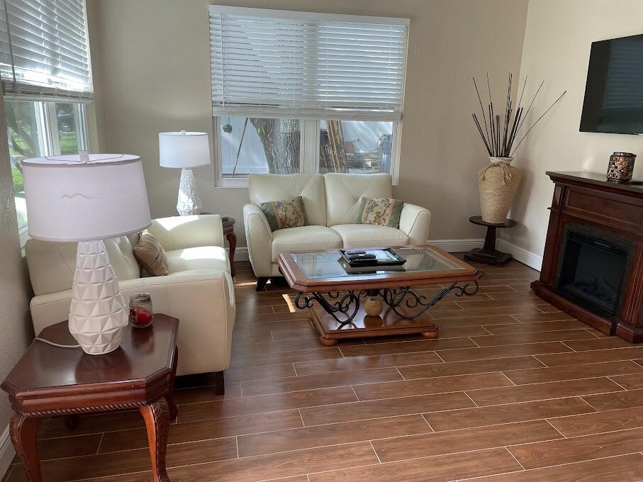 519 Pameto Road Nokomis, FL 34275 - Photo 3 of 22 Nokomis LIVING ROOM jpeg