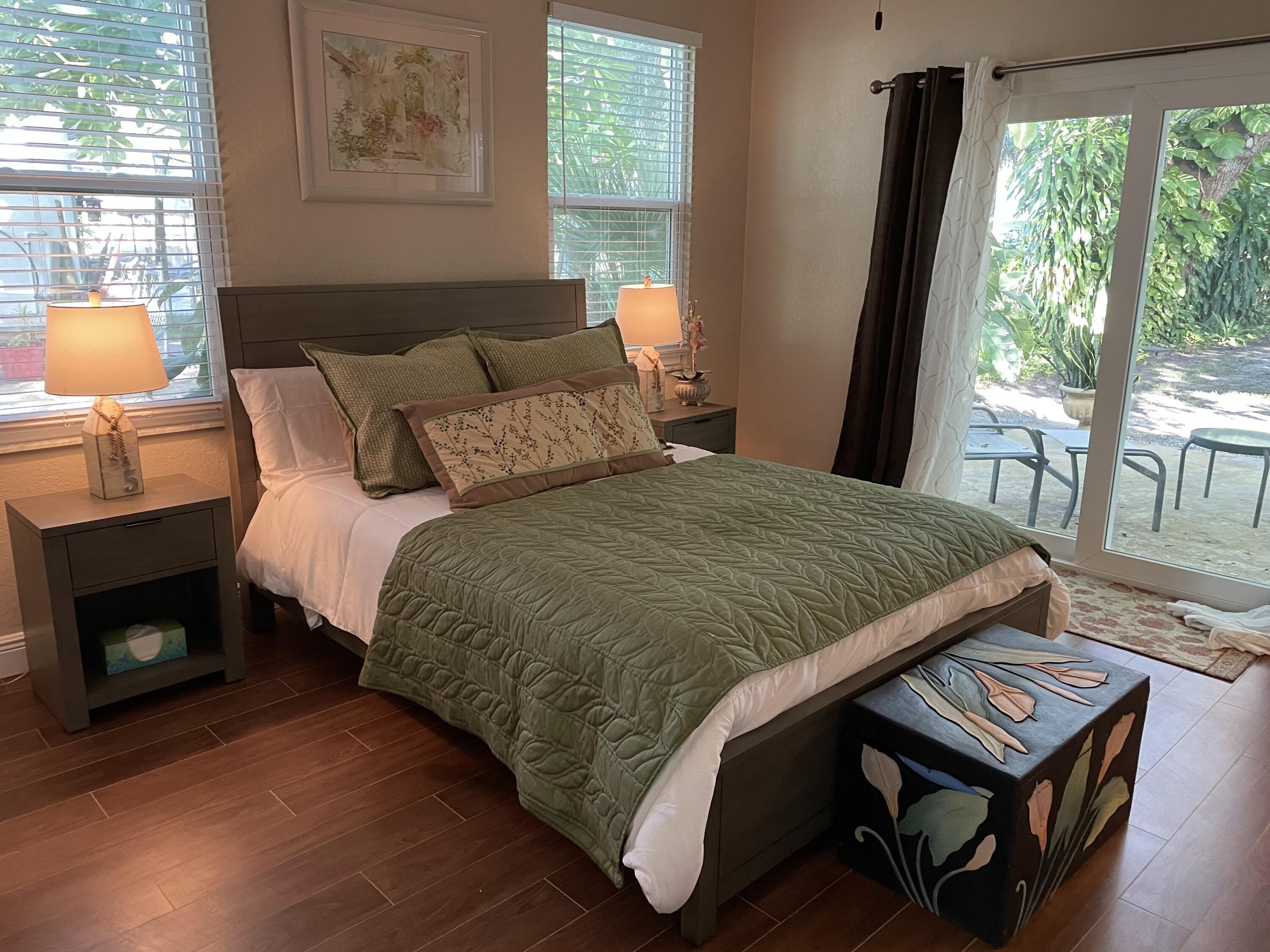 519 Pameto Road Nokomis, FL 34275 - Photo 9 of 22 Nokomis master bed room