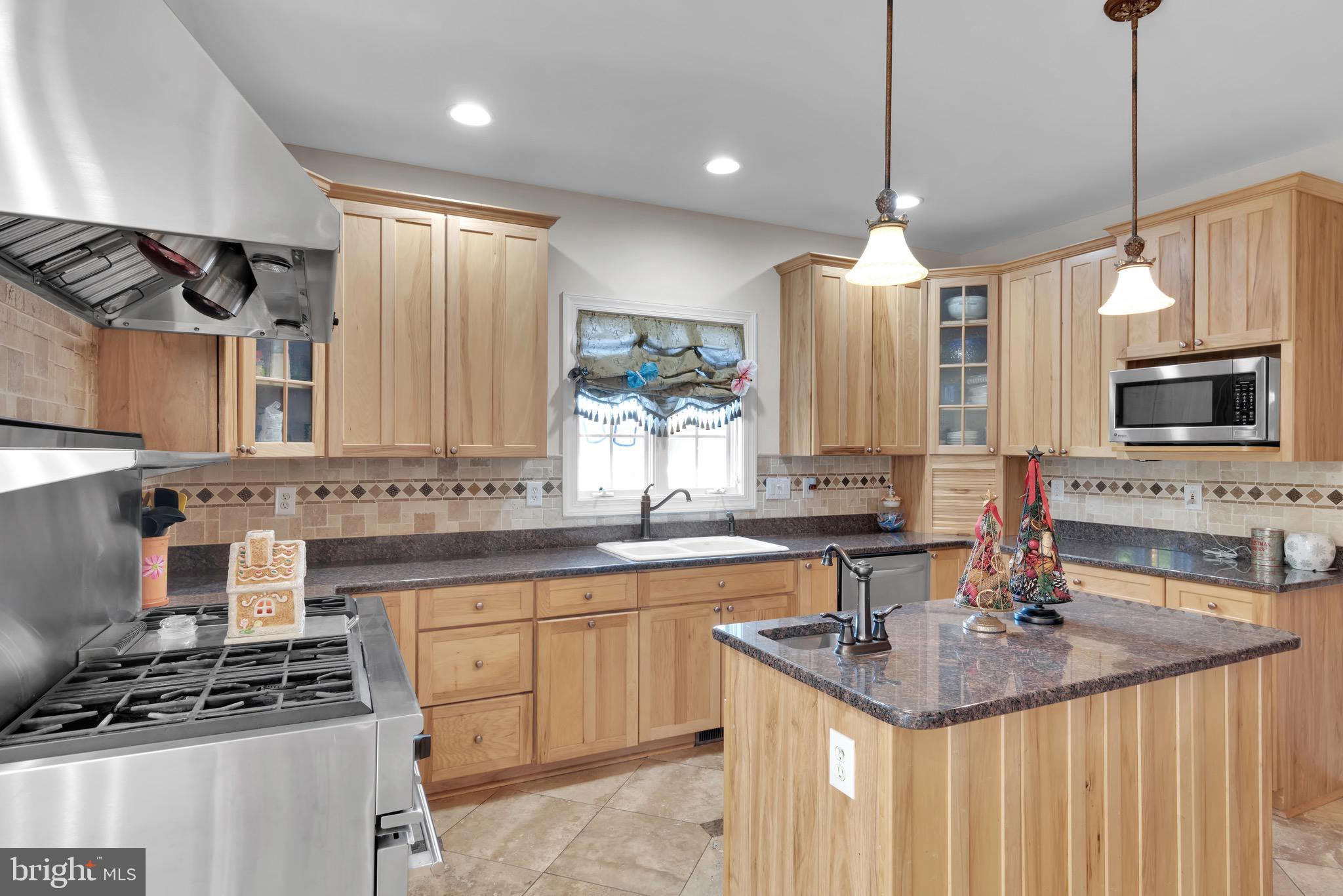 6936 Hickory Ridge Road Spotsylvania, VA 22551 - Photo 18 of 52 Kitchen w/Propane commercial range and ovens!