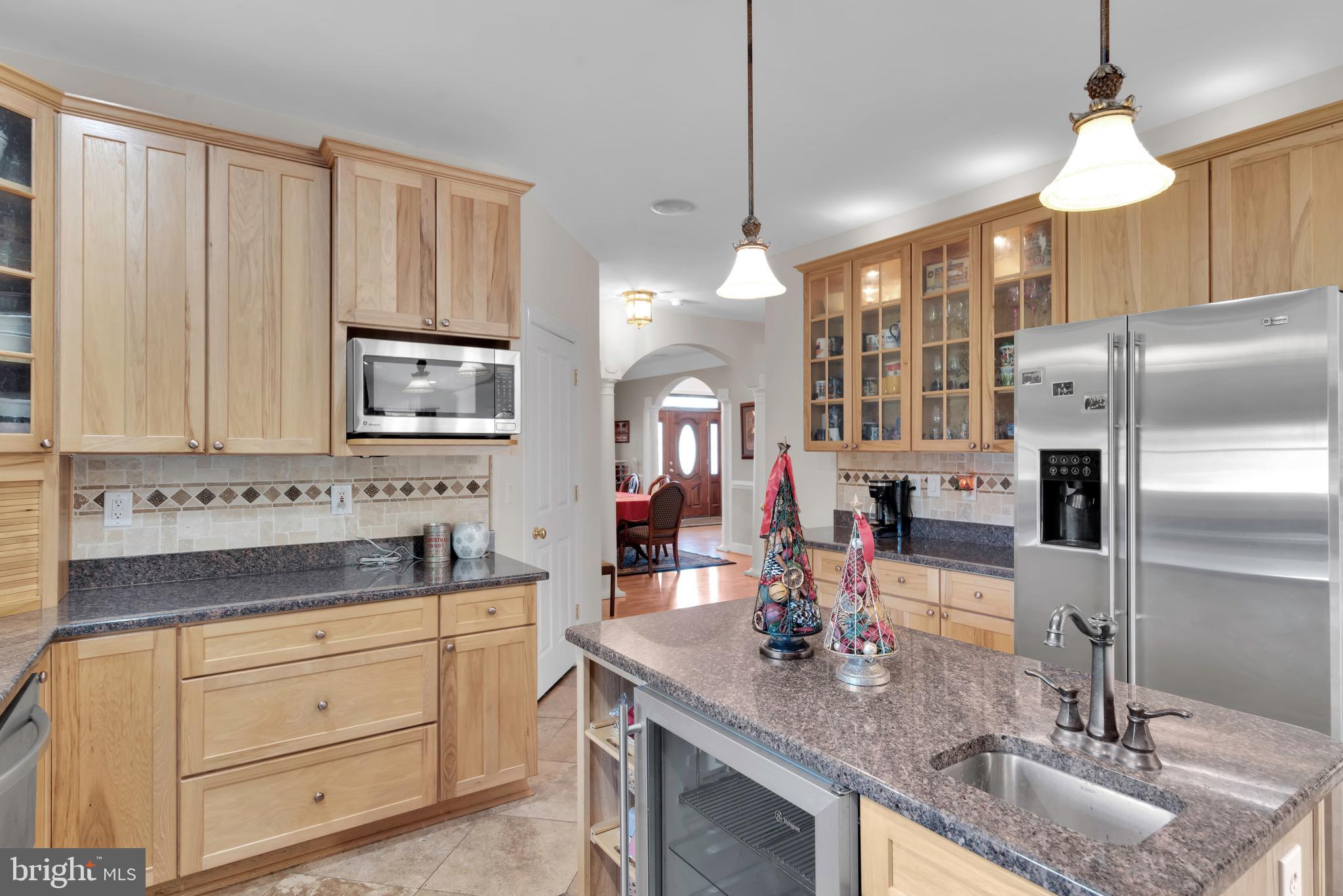 6936 Hickory Ridge Road Spotsylvania, VA 22551 - Photo 19 of 52 Kitchen with Wine fridge!