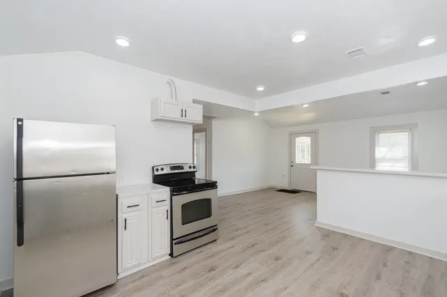 $1,400 | 108 Lostracco Street, Angleton, TX 77515