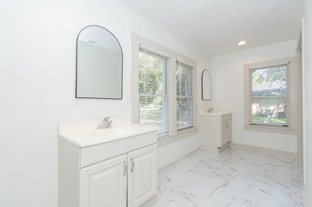 $1,400 | 108 Lostracco Street, Angleton, TX 77515