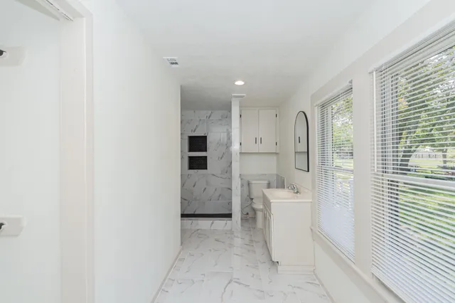 $1,400 | 108 Lostracco Street, Angleton, TX 77515