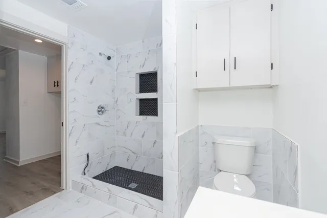 $1,400 | 108 Lostracco Street, Angleton, TX 77515