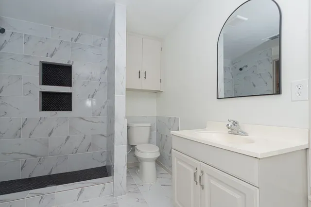 $1,400 | 108 Lostracco Street, Angleton, TX 77515