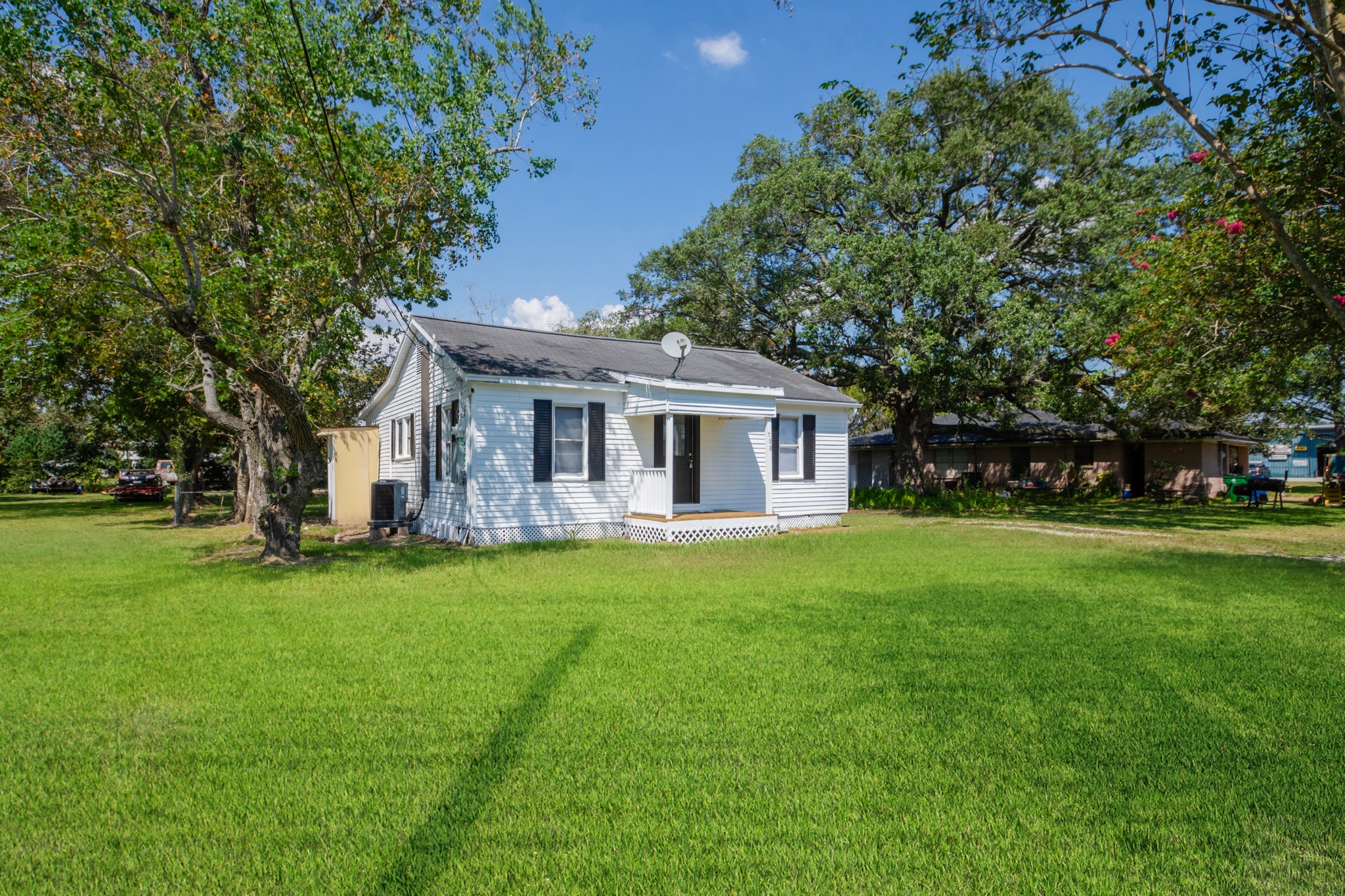 108 Lostracco Street Angleton, TX 77515 - Photo 4 of 26