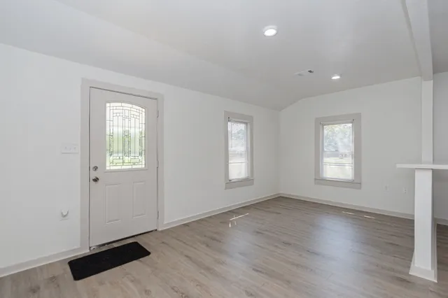 $1,400 | 108 Lostracco Street, Angleton, TX 77515