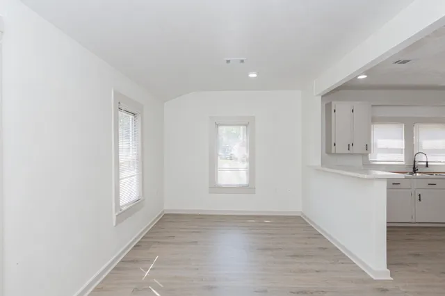 $1,400 | 108 Lostracco Street, Angleton, TX 77515