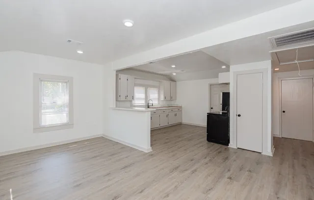 $1,400 | 108 Lostracco Street, Angleton, TX 77515