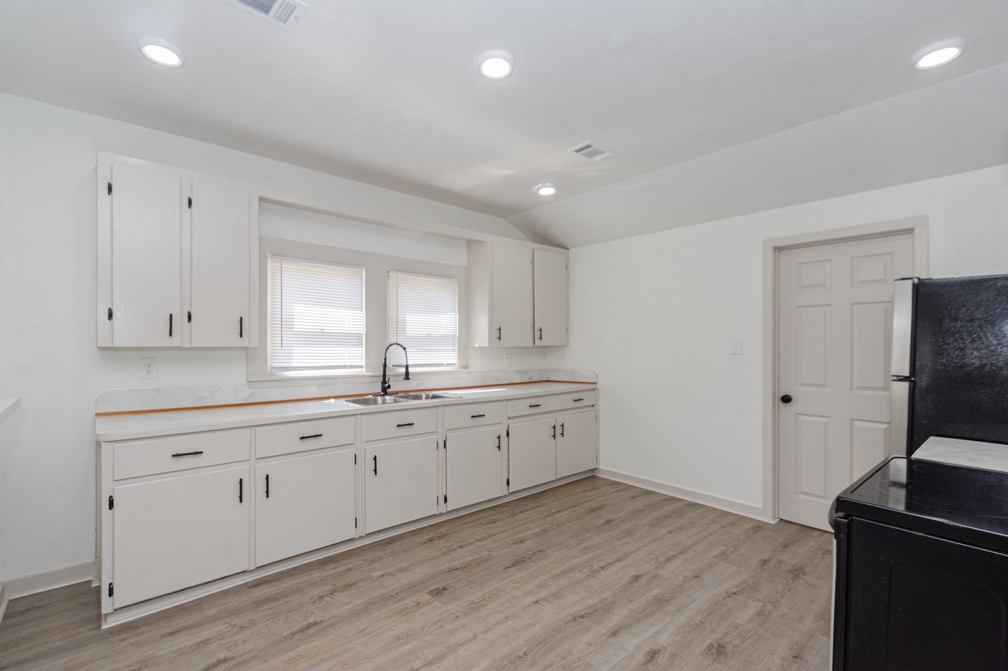 108 Lostracco Street Angleton, TX 77515 - Photo 8 of 26