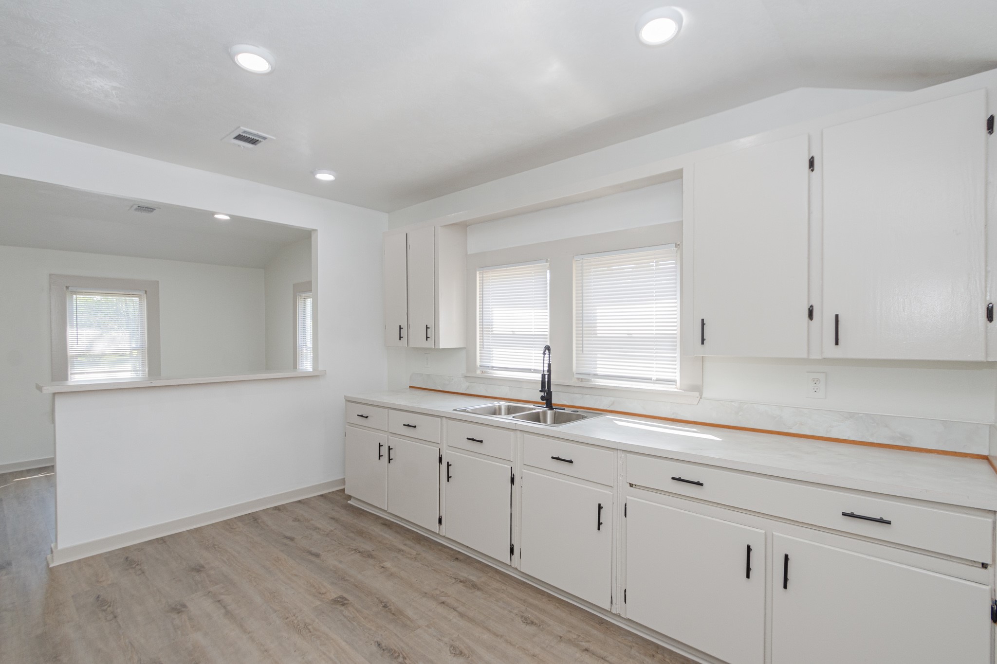 108 Lostracco Street Angleton, TX 77515 - Photo 10 of 26