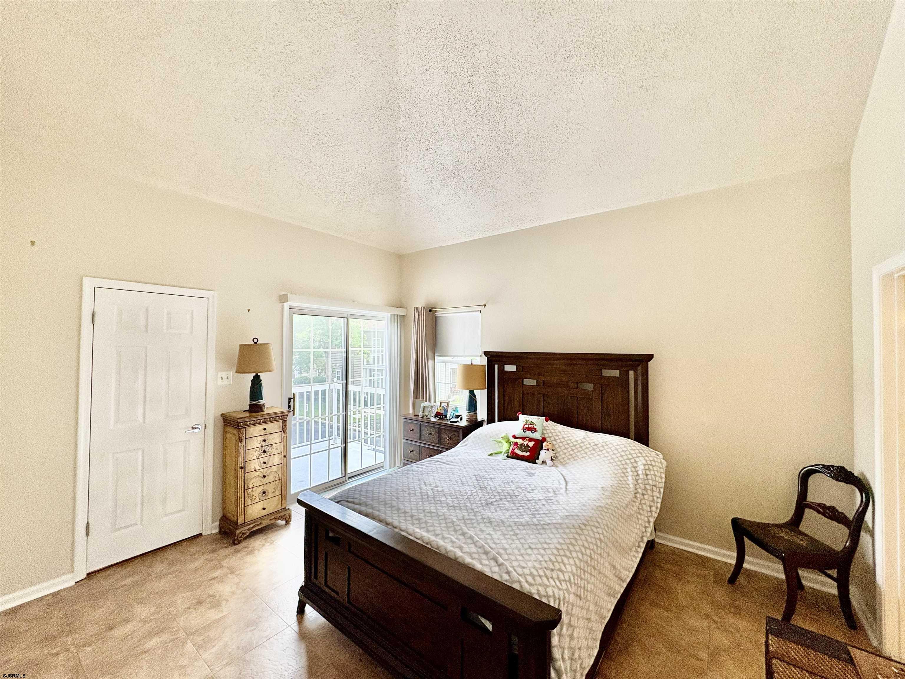 550 Central Avenue, Unit G16 CONSTITUTION CT Linwood, NJ 08221 - Photo 8 of 13 a bed sitting in a spacious bedroom next to a window