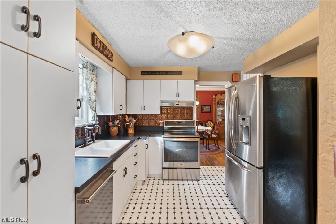 4031 Ellison Road Cleveland, OH 44121 - Photo 13 of 31