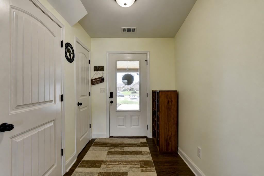 82 Lake Point Court Jefferson, GA 30549 - Photo 5 of 57