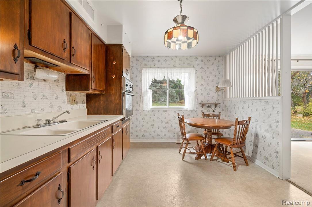 185 Wimpole Drive Rochester, MI 48309 - Photo 9 of 24 Wimpole-9.jpg