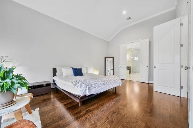 602 Knox Street Houston, TX 77007 - Photo 17 of 26 Primary Bedroom :: 2