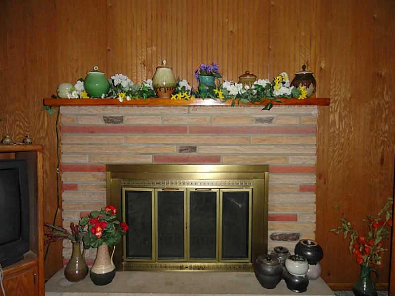 176 Mitchell Road West Middlesex, PA 16159 - Photo 5 of 16 Living Room.